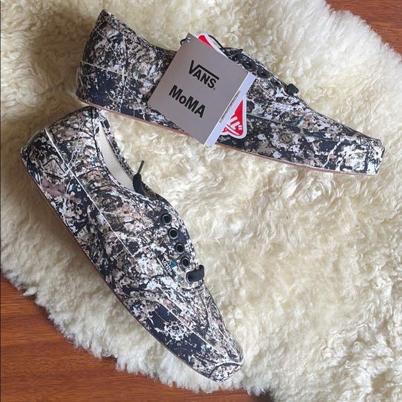 Vans - Picture 2 of 5